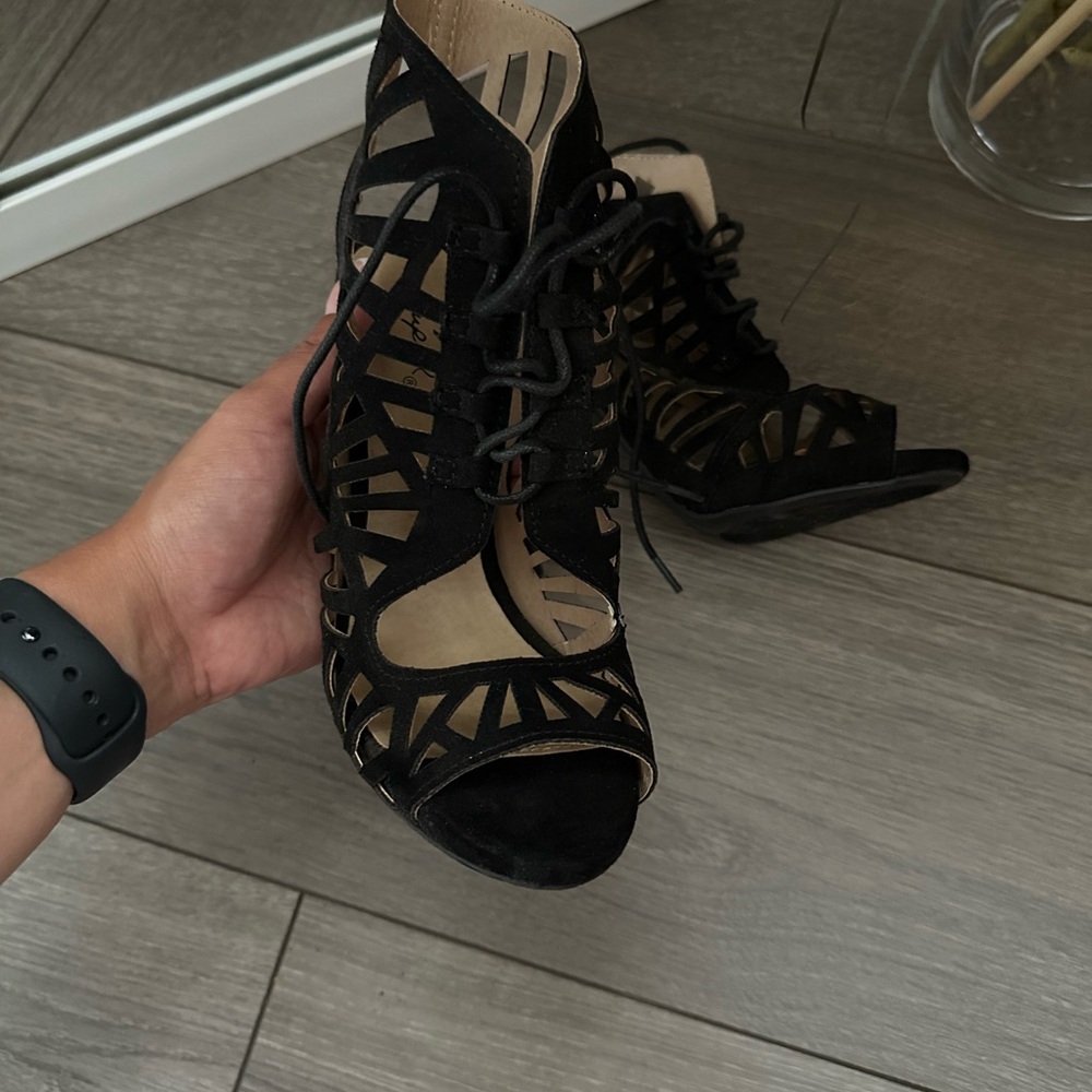 Heels - Picture 2 of 6